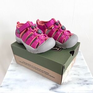 Keen Newport H2 Very Berry/Fusion Coral, Girls Sandals Size 9, Brand New